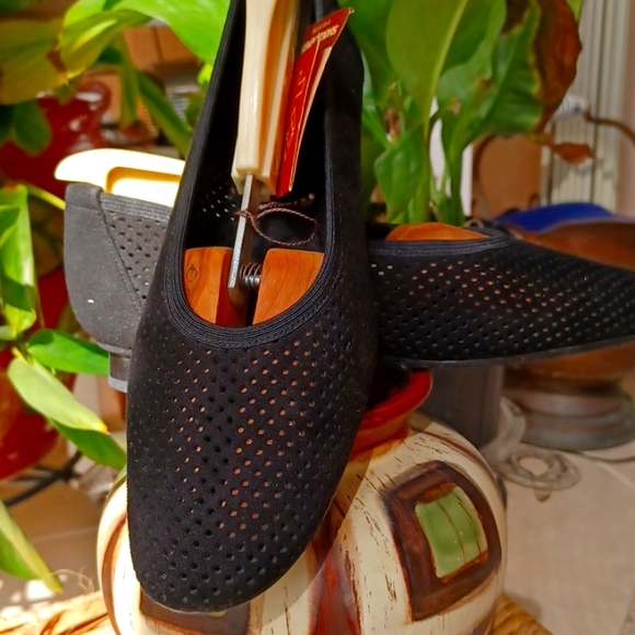 Stuart Weitzman,black ladies flats - Picture 2 of 7